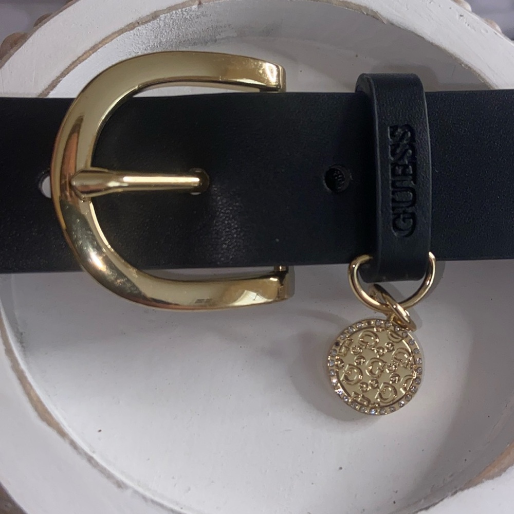 EUC WOMENS GUESS BLACK BELT